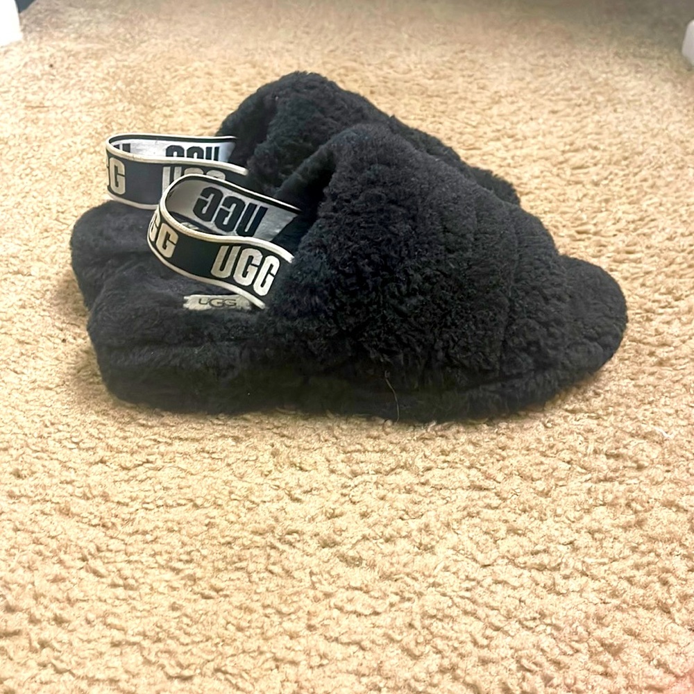 UGG SLIPPERS